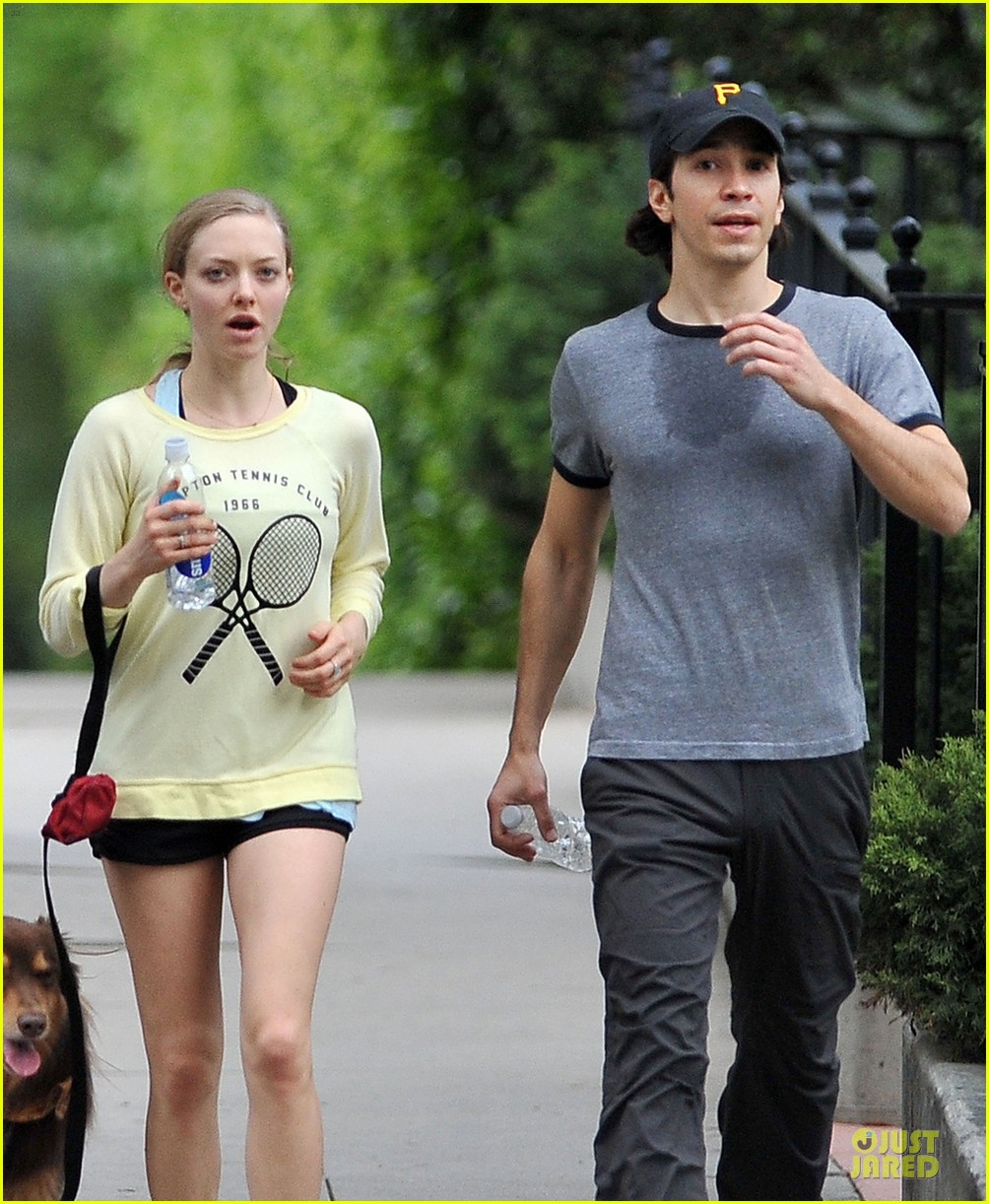 amanda seyfried working out with justin long 02
