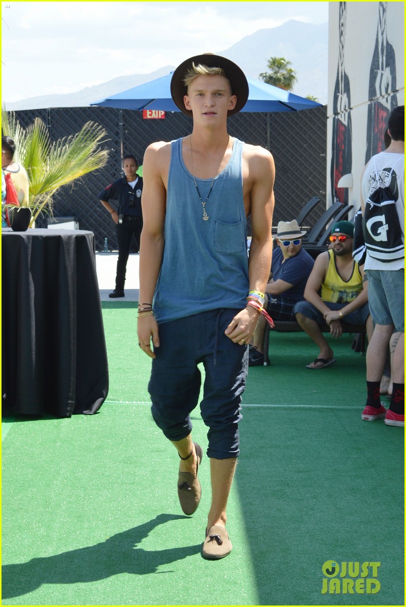 cody simpson meets up with victoria justice at coachella 023095415