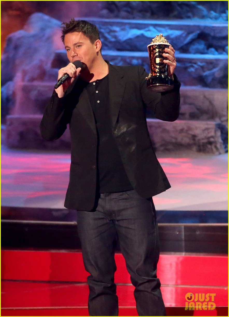 Channing Tatum WINS Trailblazer Award at MTV Movie Awards 2014! Photo