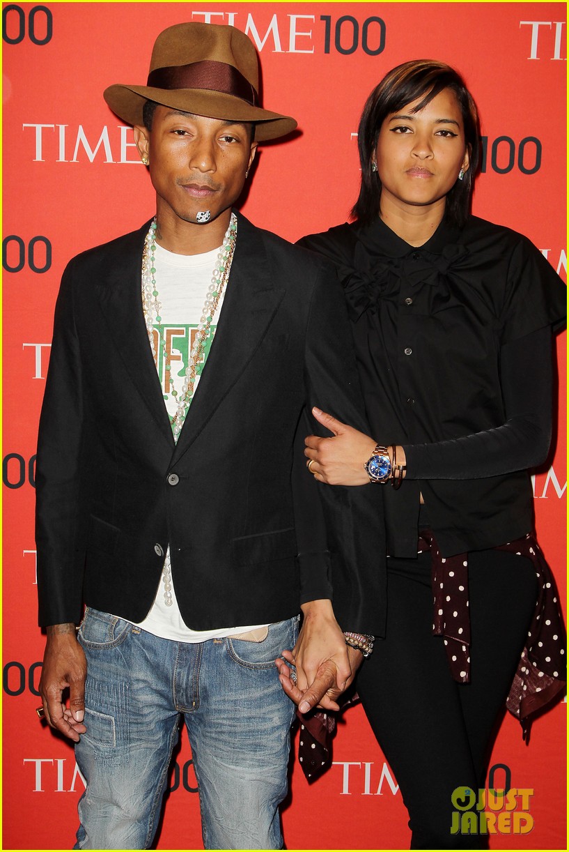 pharrell williams wears mickey mouse band aid on his chin 08