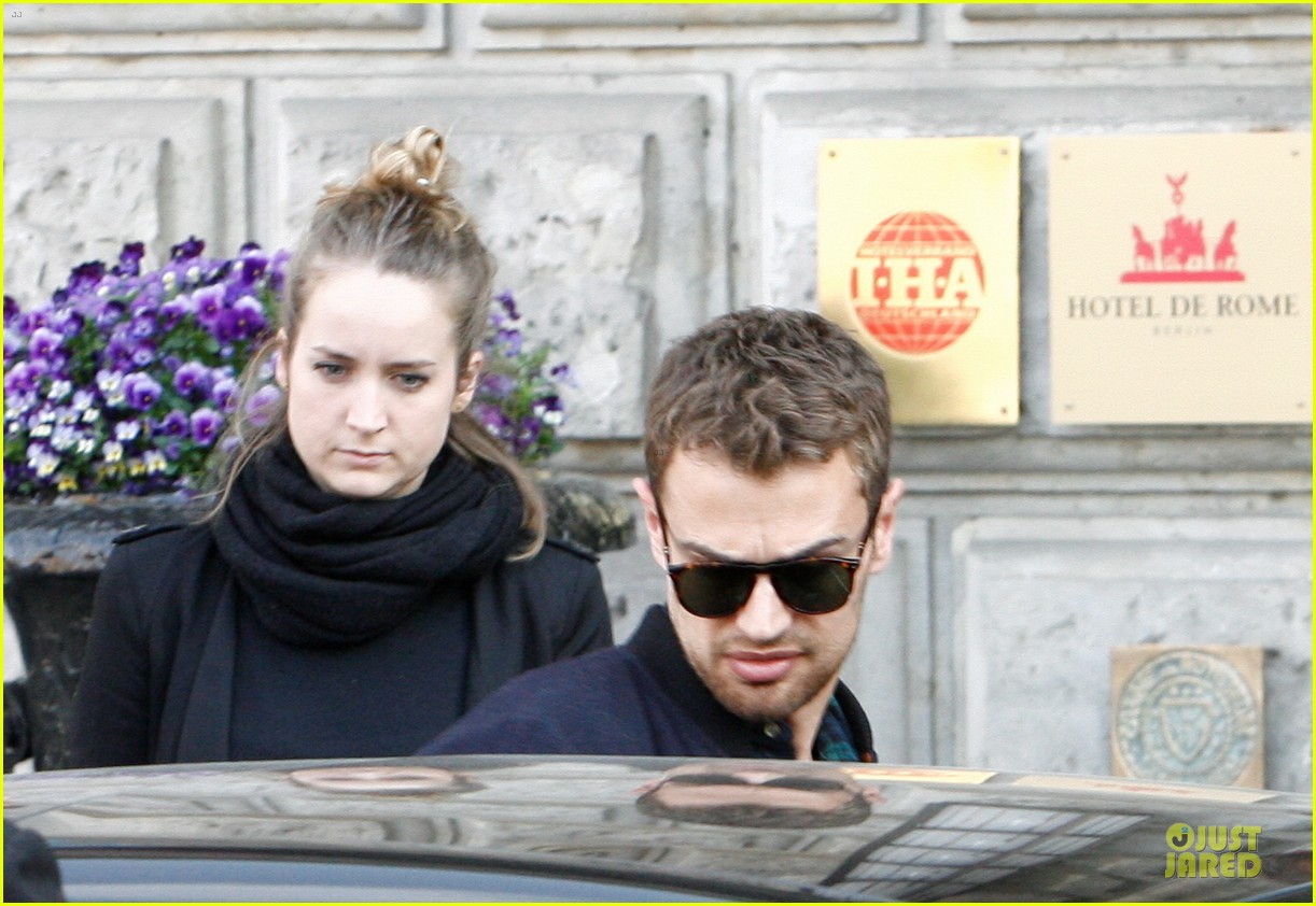 shailene woodley theo james hotel exit at night 073083555