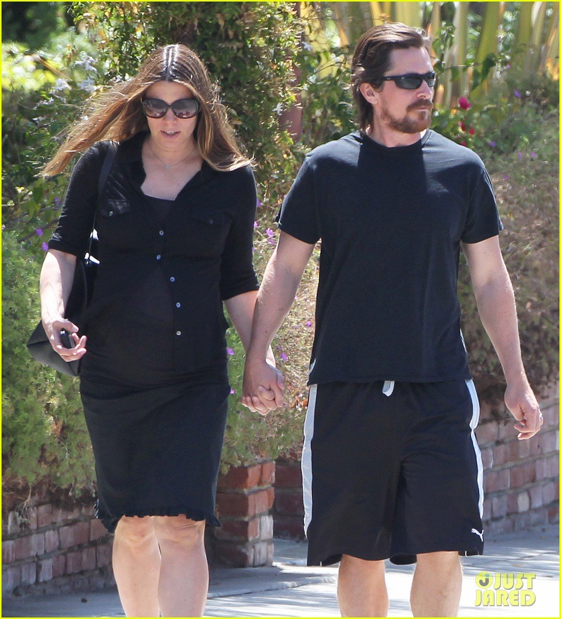 christian bale pregnant wife sibi hold hands 10