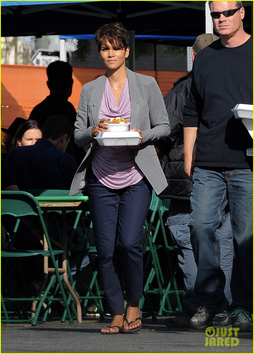 halle berry unleashes teaser trailer for new show extant 023108482