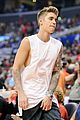 justin bieber spends mothers day courtside at clippers game04