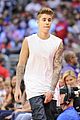 justin bieber spends mothers day courtside at clippers game11