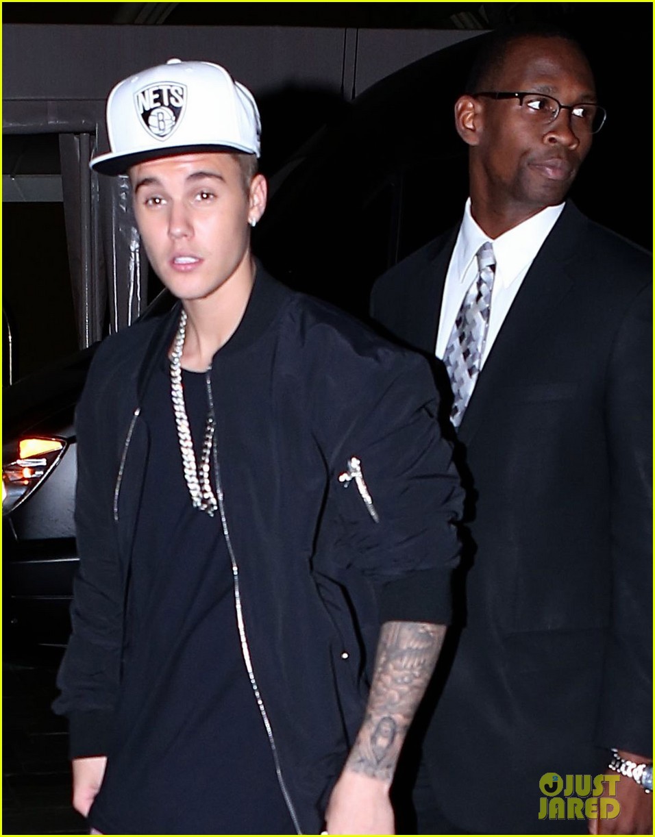 justin bieber treats mom mothers day meal 053111429