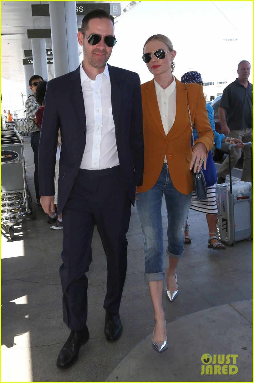 kate bosworth has a surreal moment at the airport 153113441