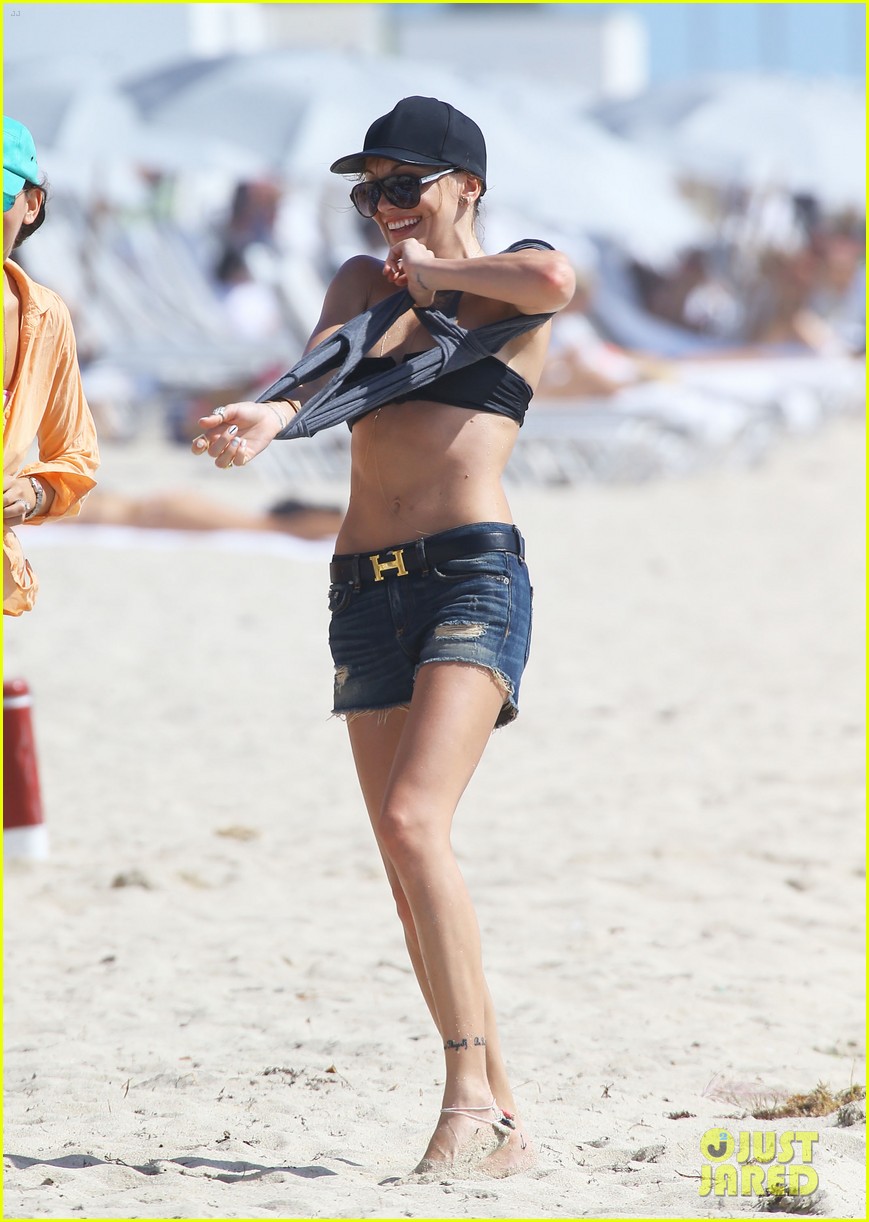 katie cassidy continues her bikini vacation 08