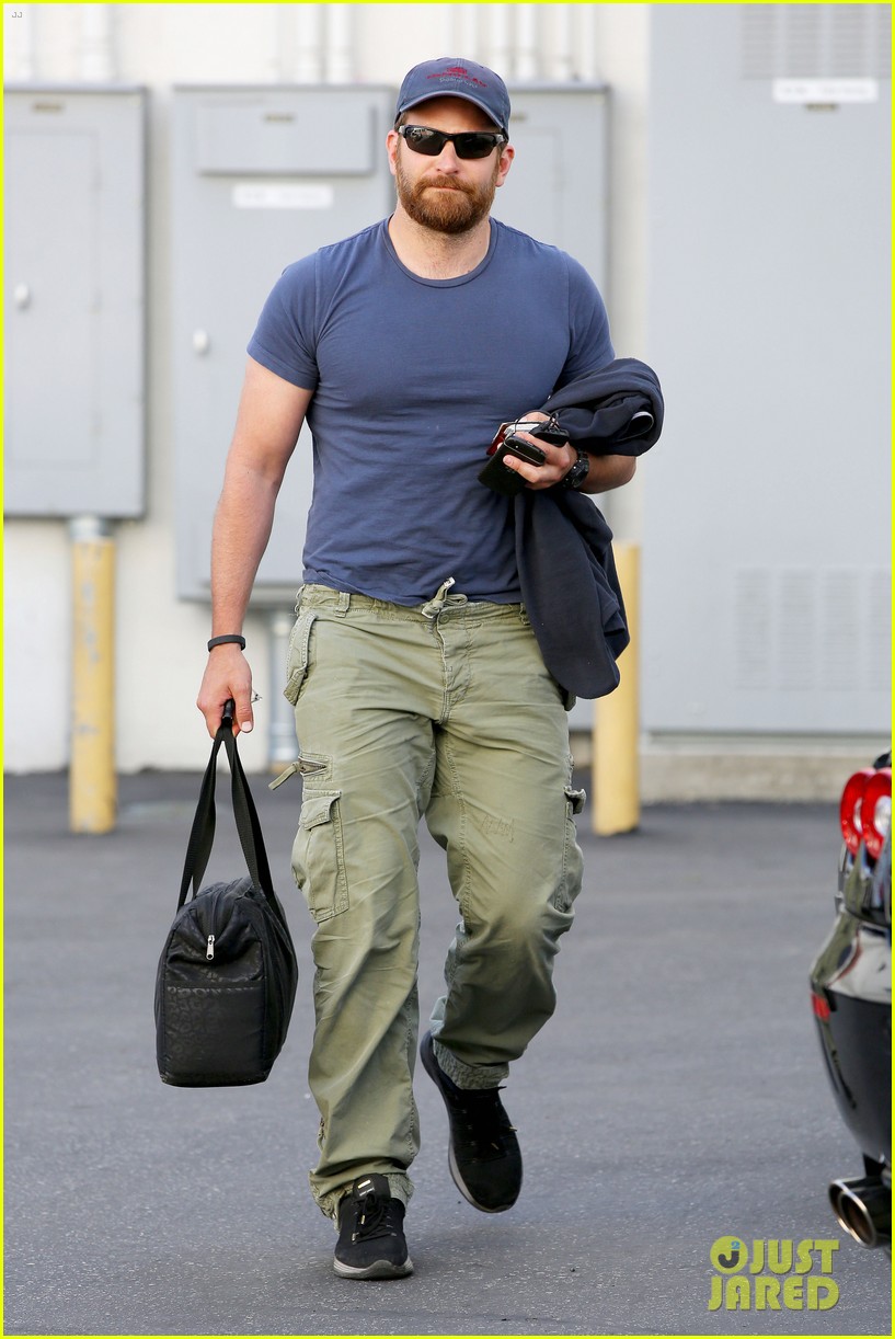 bradley cooper shows off his super beefed up body 103103386