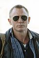 daniel craig keeps it cool for nyc departure 02