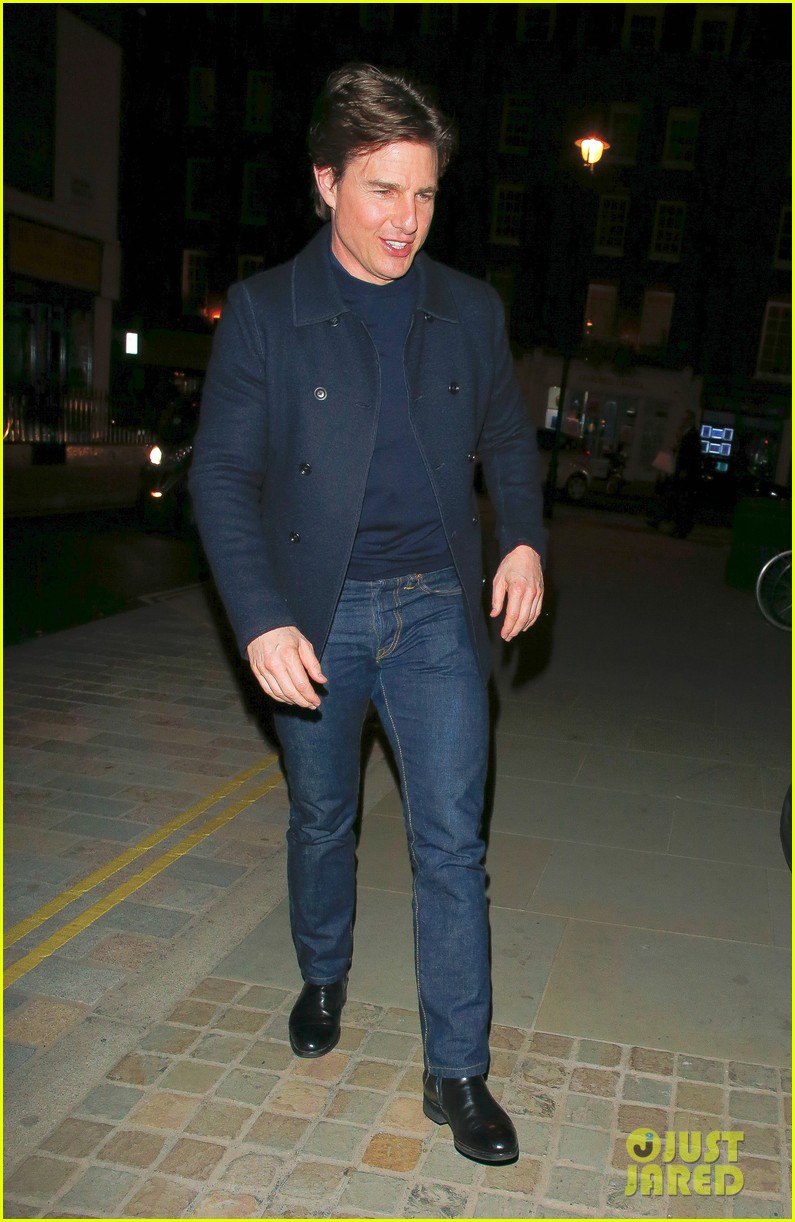 Tom Cruise Jumped on Oprah’s Couch Nearly Nine Years Ago!: Photo