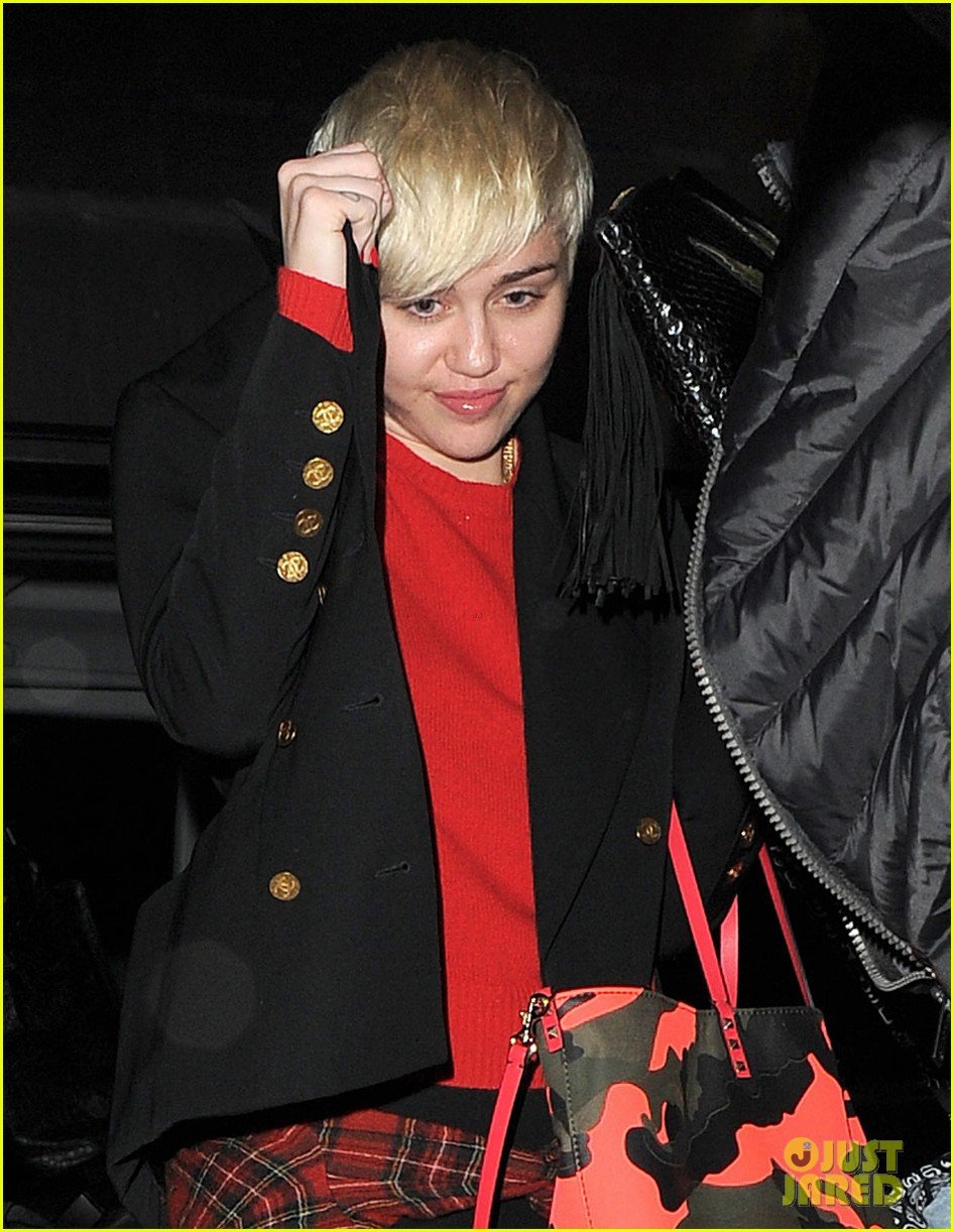miley cyrus enters club fully clothed leaves in bra 06