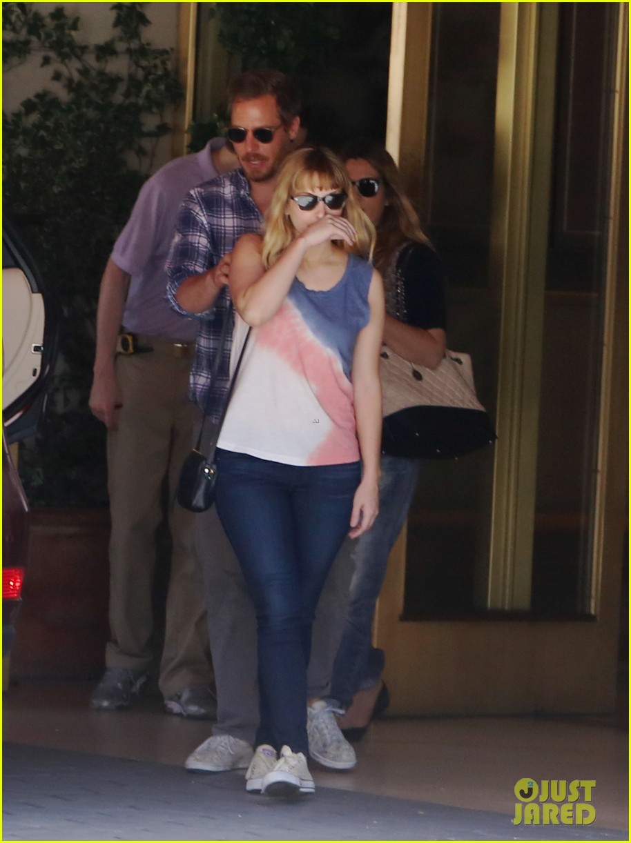 drew barrymore steps out first time daughter frankie 01