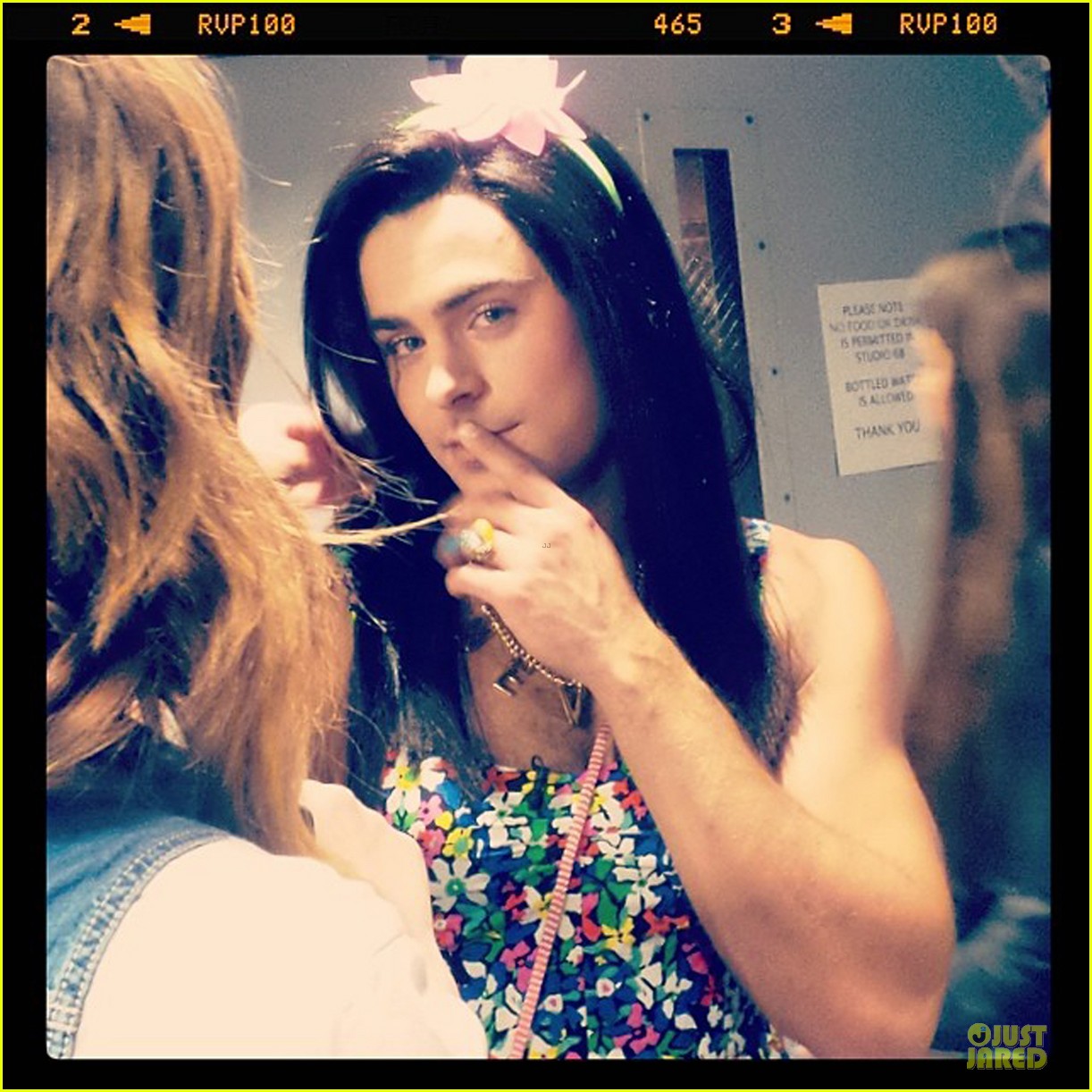 Zac Efron Dresses in Drag on 'Tonight Show' Watch Now! Photo 3107196