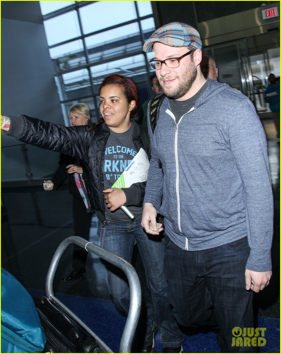 Zac Efron Would Get Shirtless Anytime Seth Rogen Asked! Photo 3108692