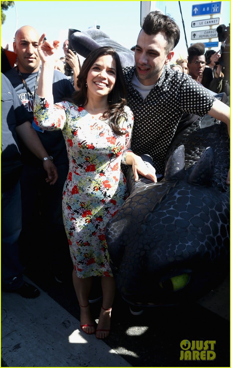 america ferrera takes toothless the dragon to cannes 063114499