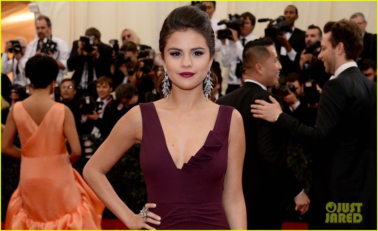 selena gomez is absolutely stunning at met ball 2014 04