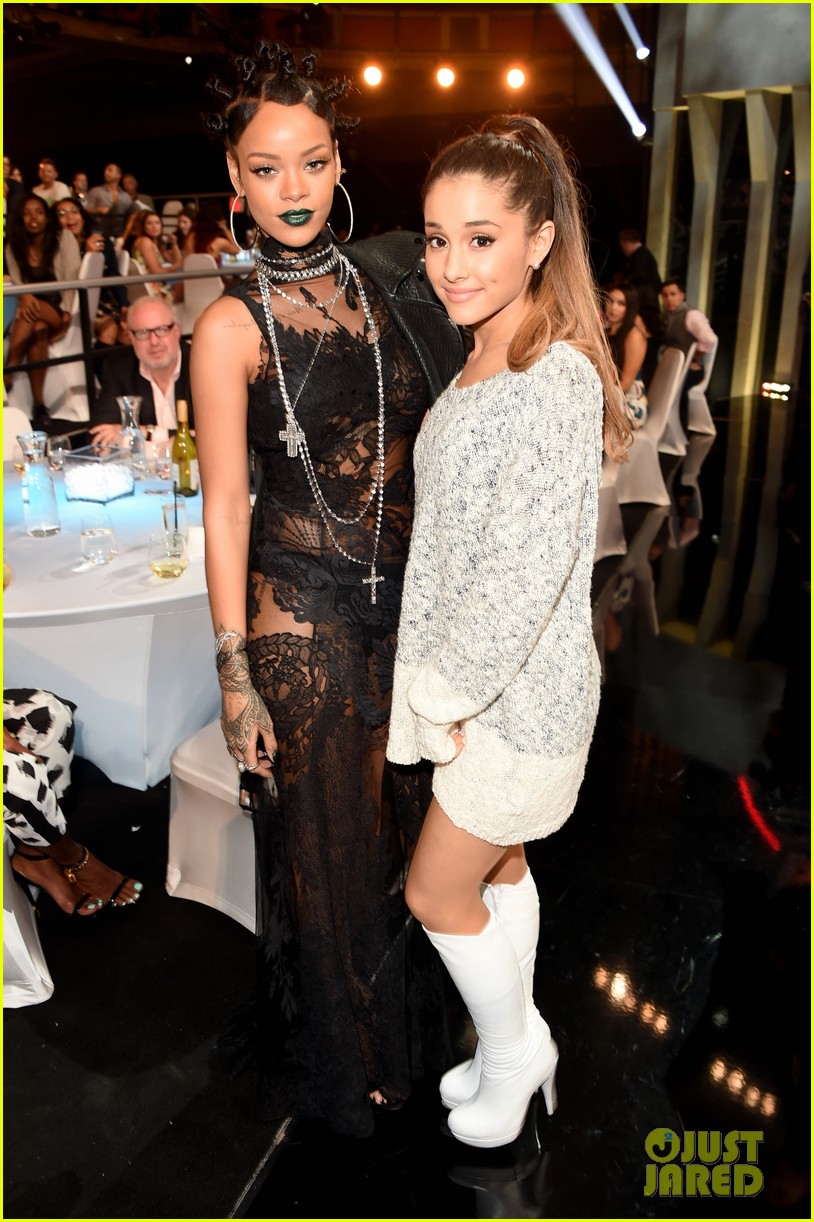 Ariana Grande Wins Young Influencer Award from iHeartRadio!: Photo