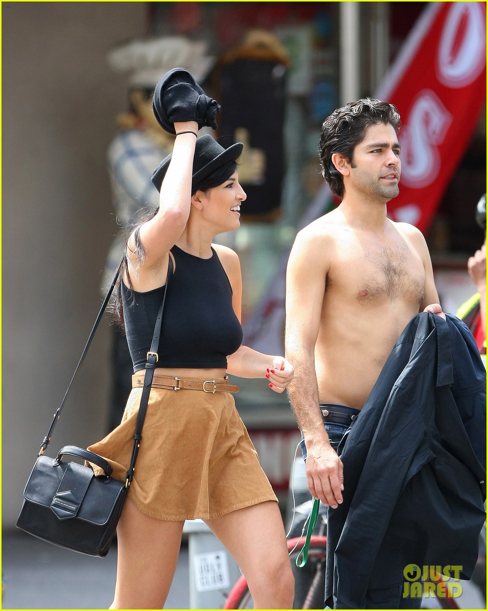 adrian grenier takes his shirt off while walking through nyc streets 043103733