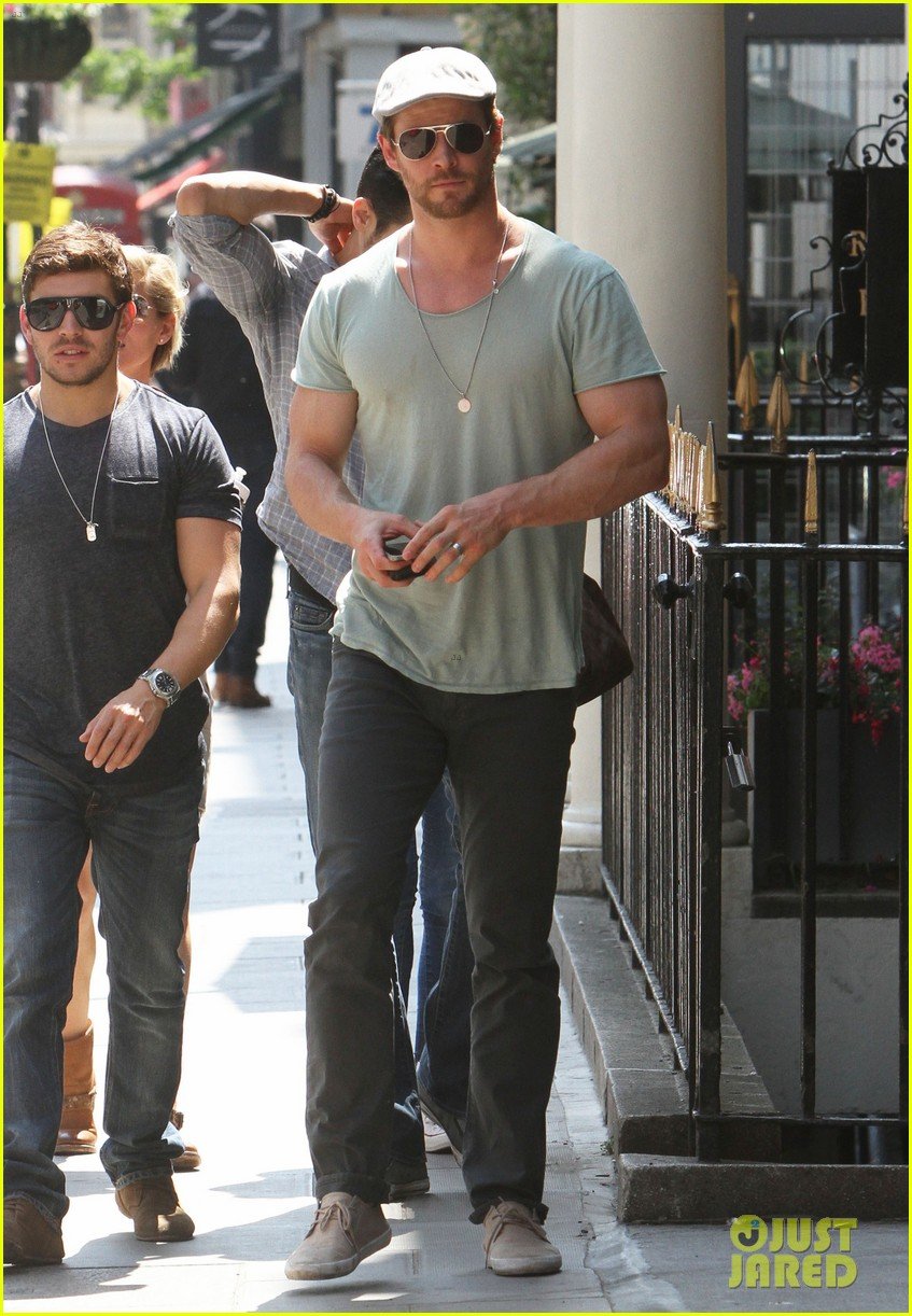 chris hemsworth pal is giving his muscles some competition 183117640
