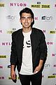victoria justice joins joe jonas at nylons music issue party 20