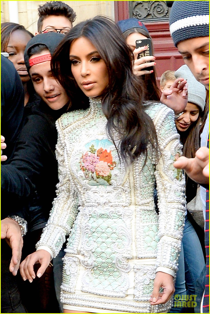 kim kardashian changes into sexy short dress 17