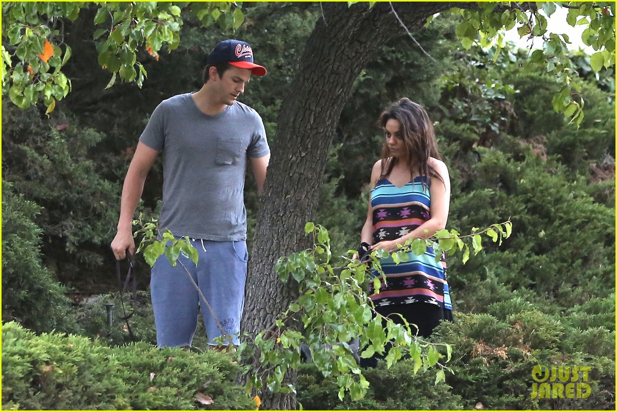 mila kunis hides her baby bump in loose fitting dress 12