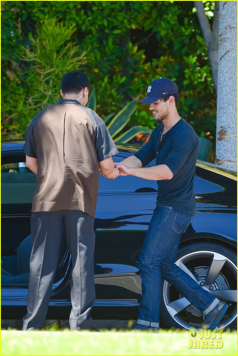 taylor lautner fantastically talanted does his own stunts 063114936