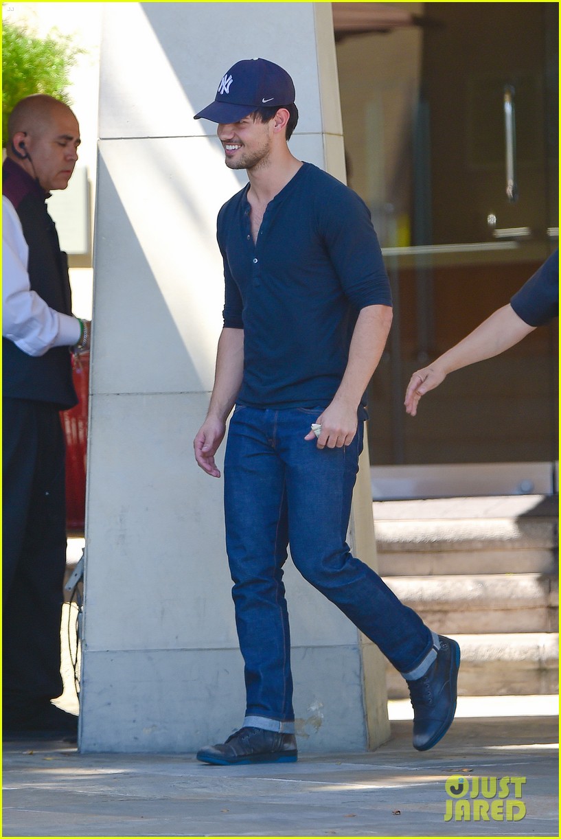 taylor lautner fantastically talanted does his own stunts 073114937