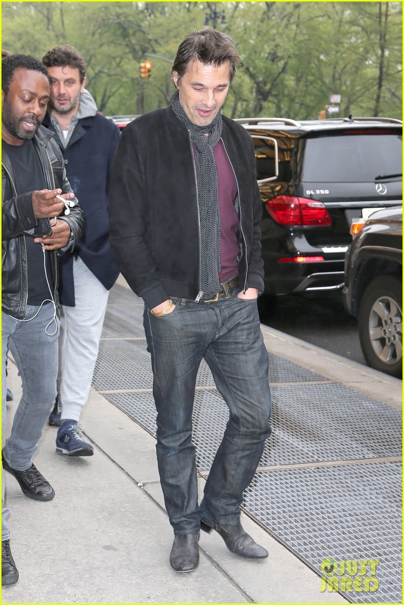 olivier martinez steps out in new york for ae upfronts 093109340