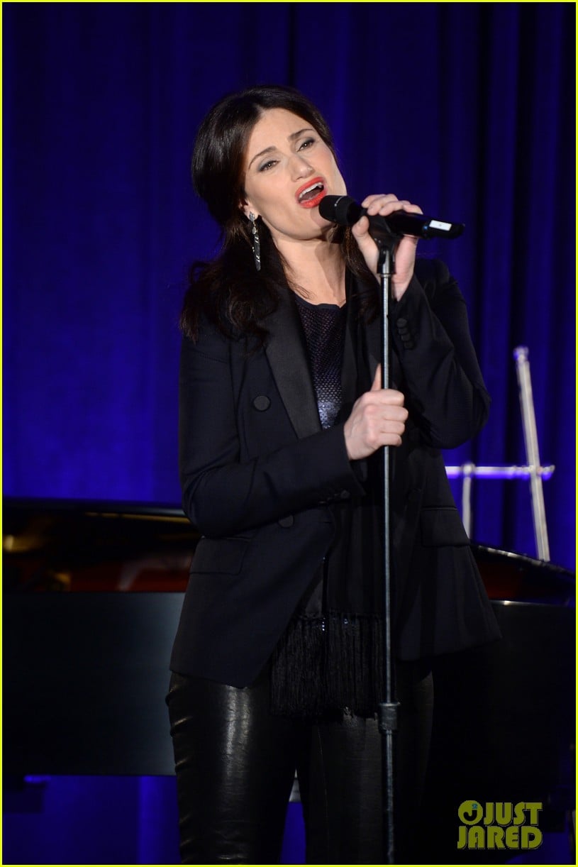 idina menzel belts it out for equality 123112604