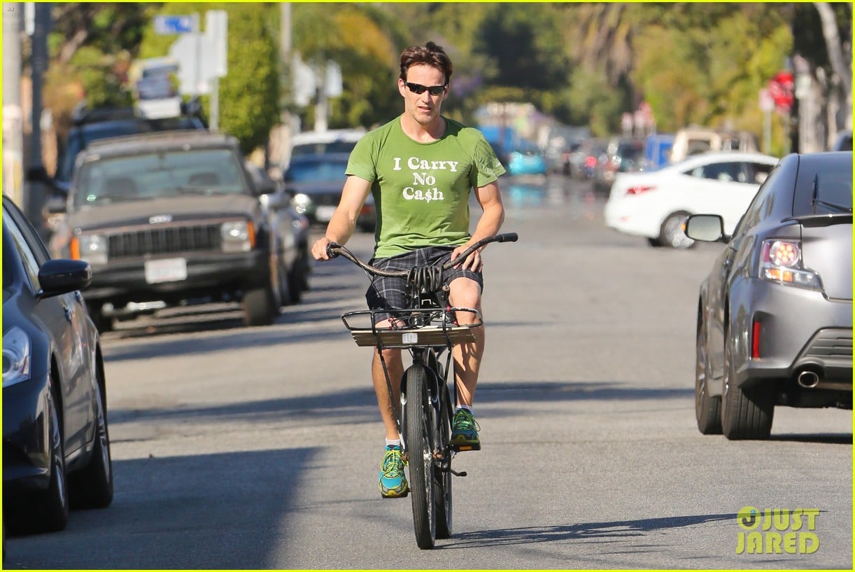 stephen moyer takes his workout to the streets 26