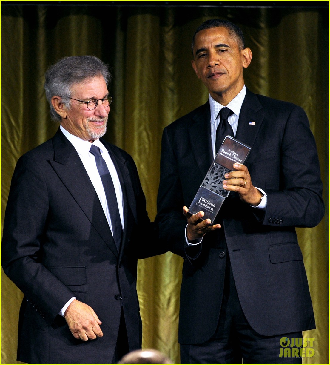 president obama gets honored at usc shoah foundations 20th anniversary gala 113108473