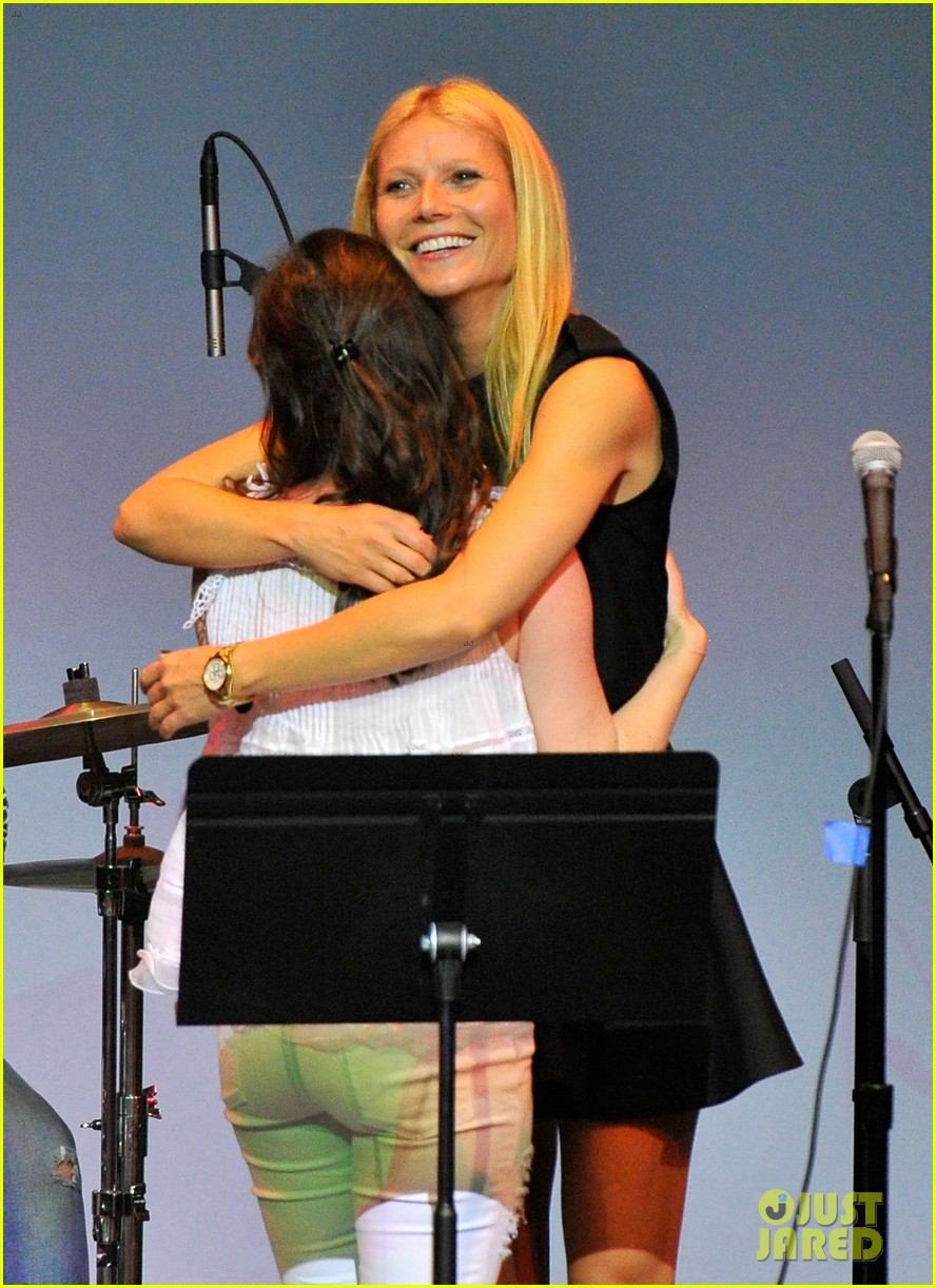 gwyneth paltrow hits the stage for poetic justice fundraiser 043123750