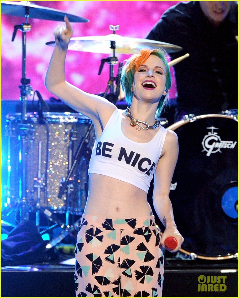 paramore performs aint it fun with jena irene 013119396