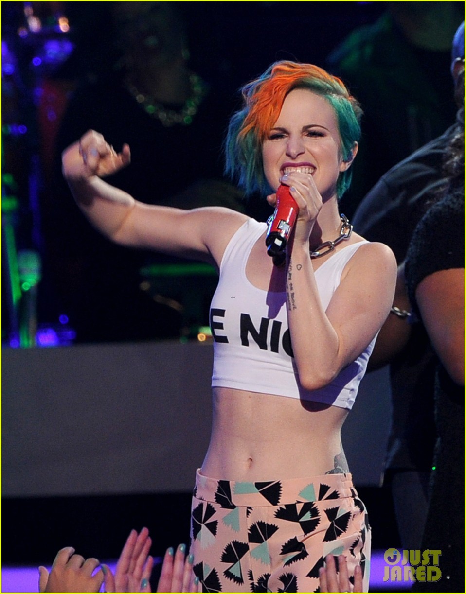 paramore performs aint it fun with jena irene 023119397