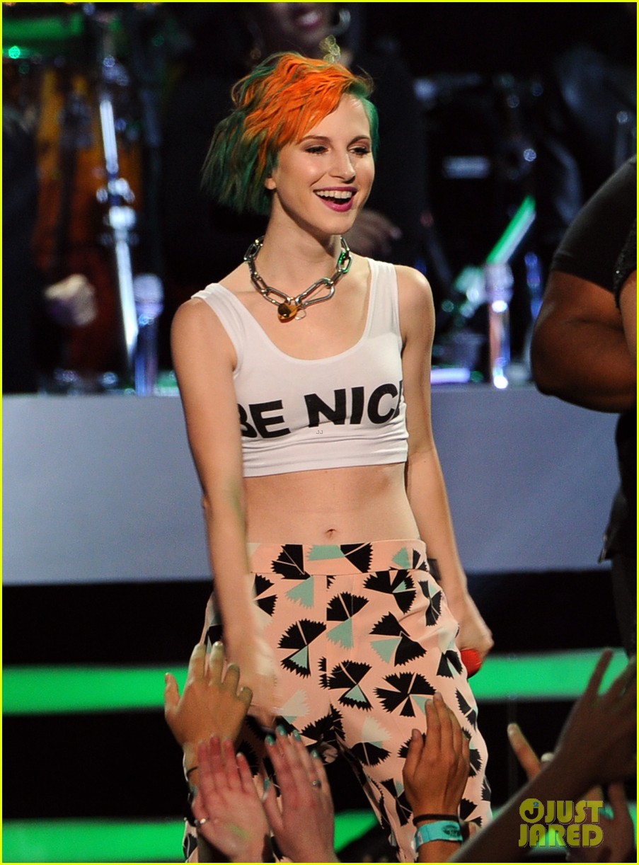 paramore performs aint it fun with jena irene 043119399