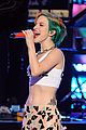 paramore performs aint it fun with jena irene 09