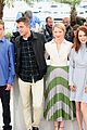 robert pattinson joins julianne moore mia wasikowska at cannes maps to the stars photo call 03