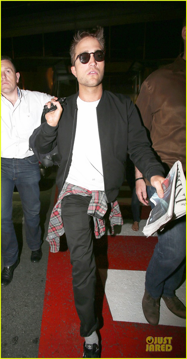 robert pattinson flies to nice for cannes 12