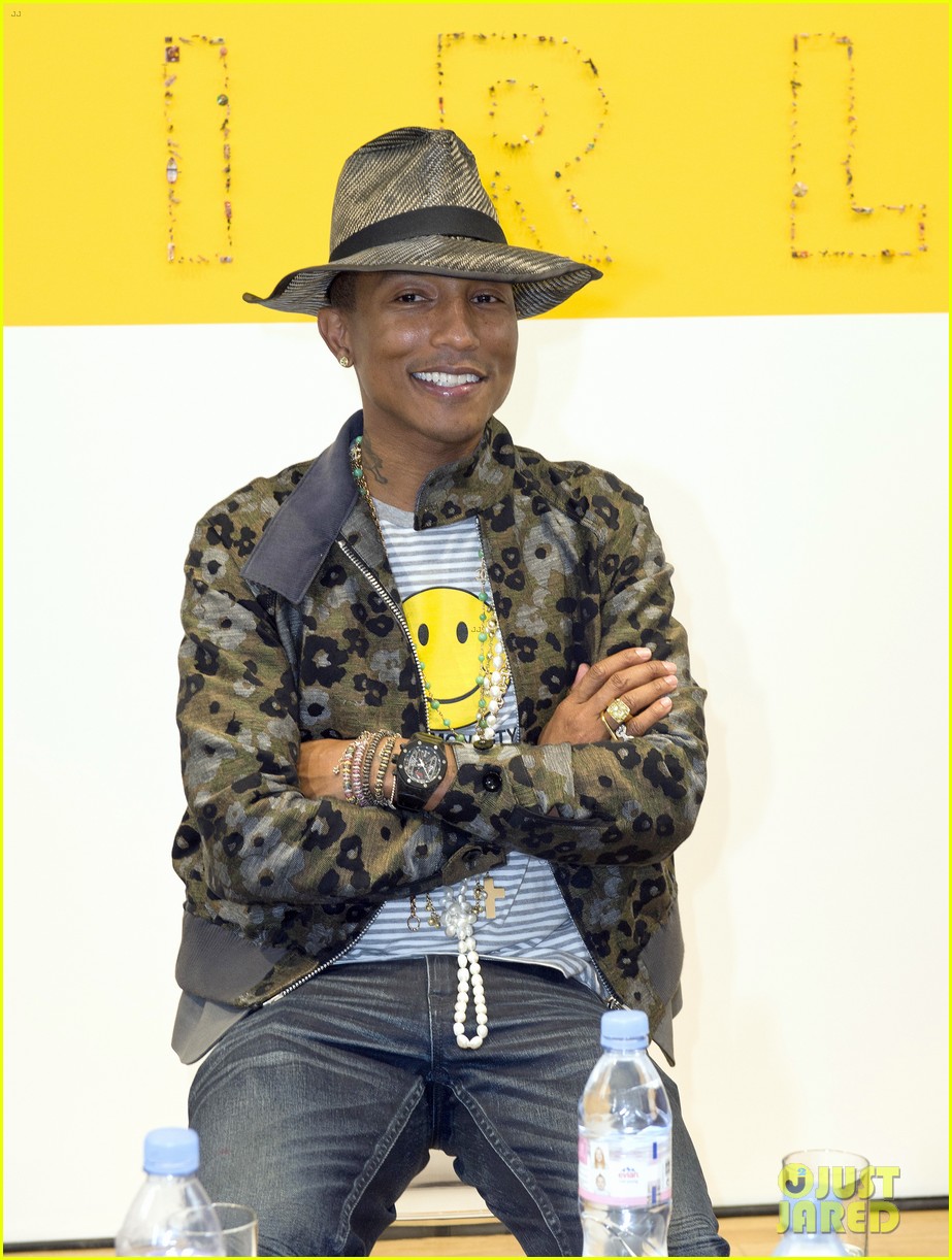 pharrell williams happy shirt paris art gallery opening 023122414