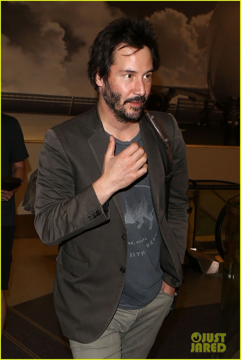 keanu reeves gets swarmed by fans at lax airport 04