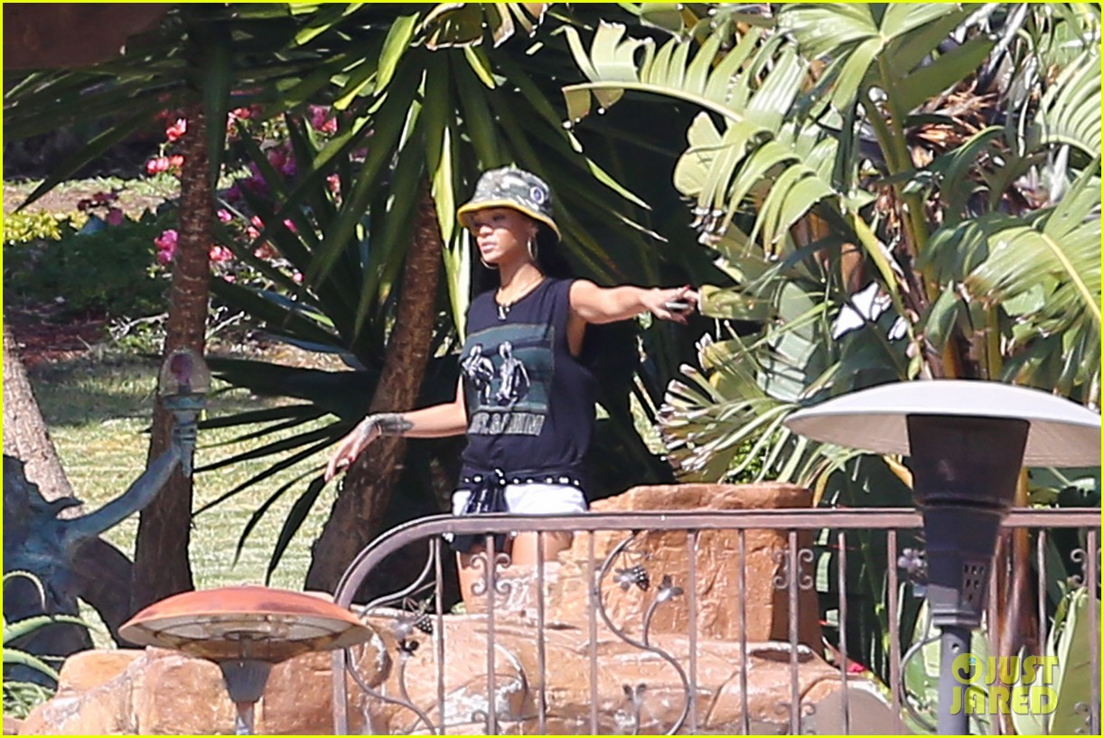 rihanna house hunting in malibu with melissa forde 103110889