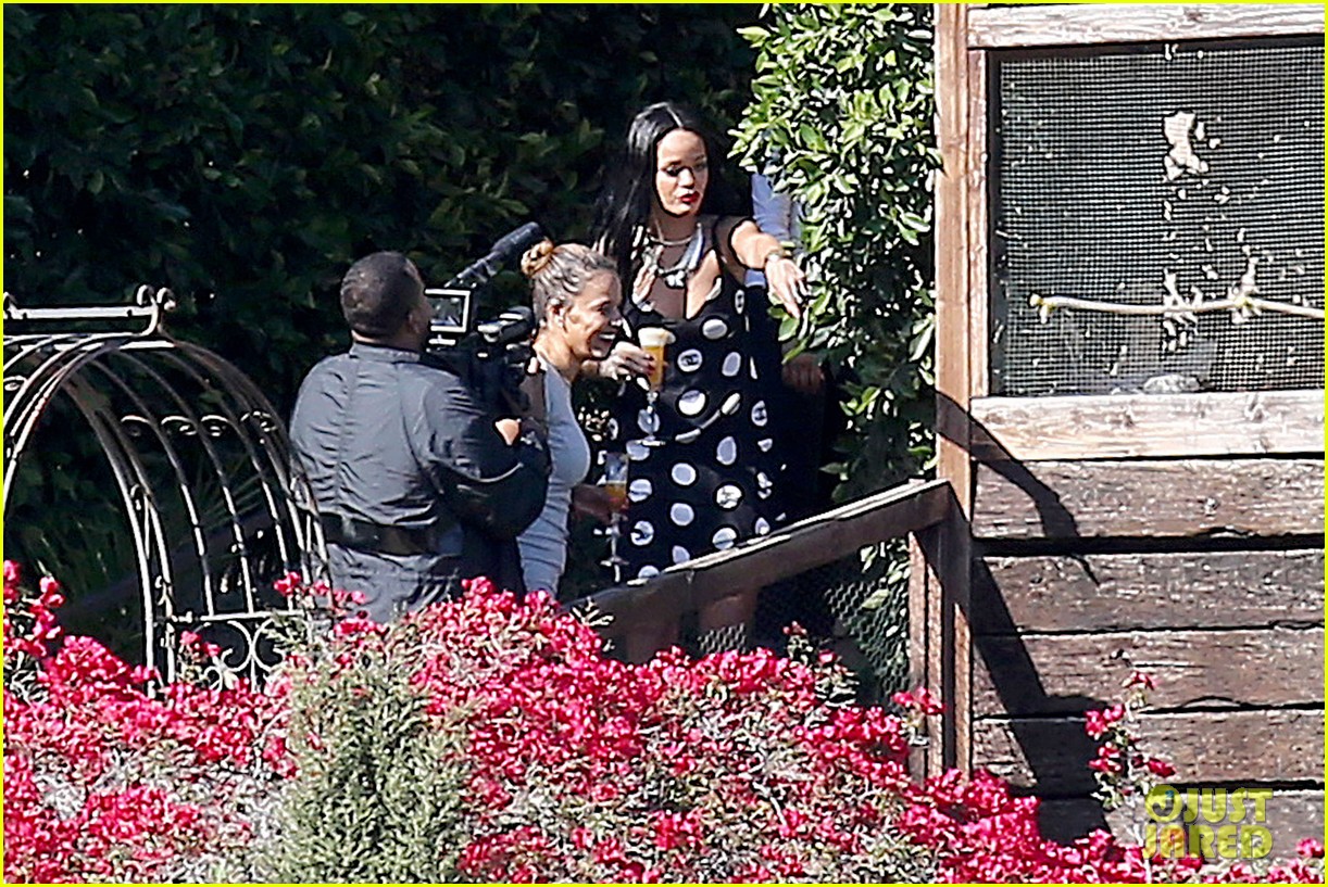 rihanna spends mothers day with family at malibu mansion 073111576