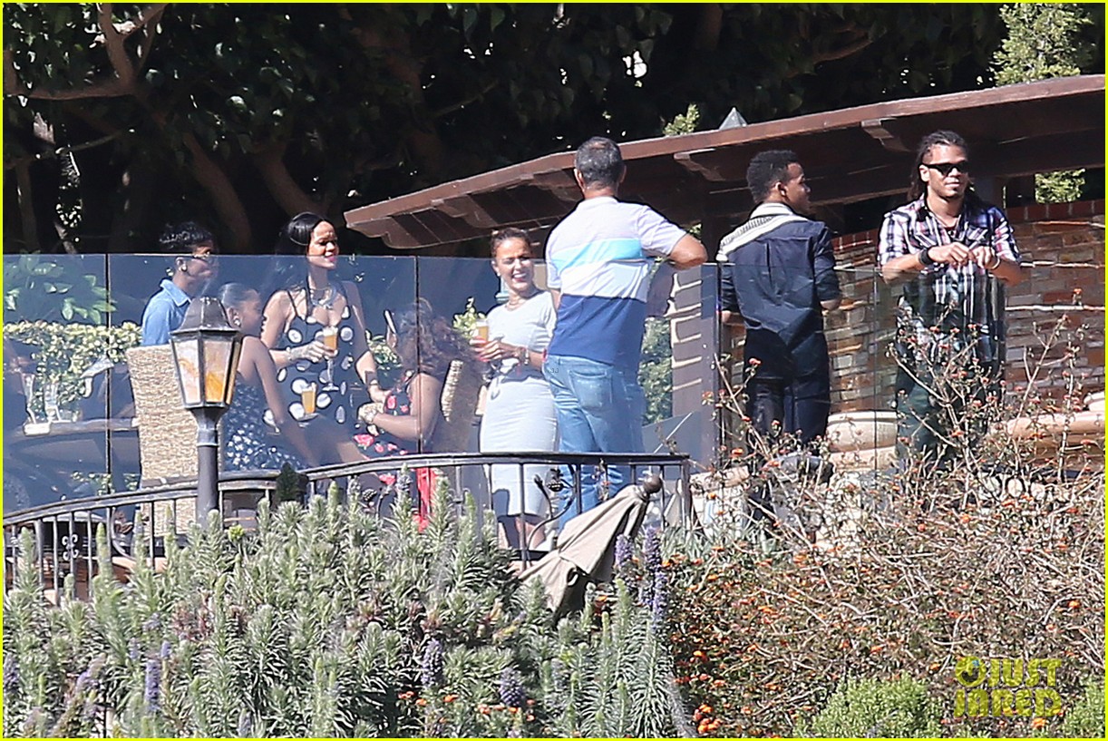rihanna spends mothers day with family at malibu mansion 13