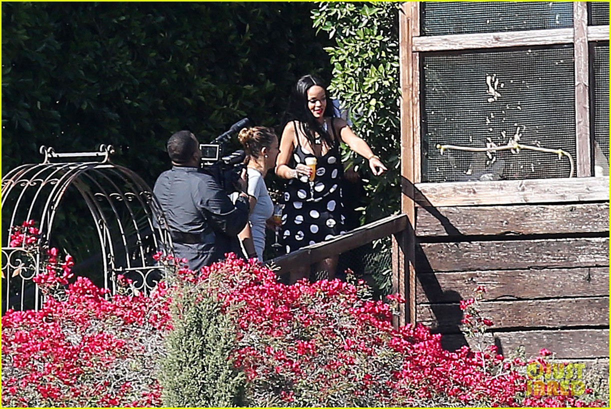 rihanna spends mothers day with family at malibu mansion 17