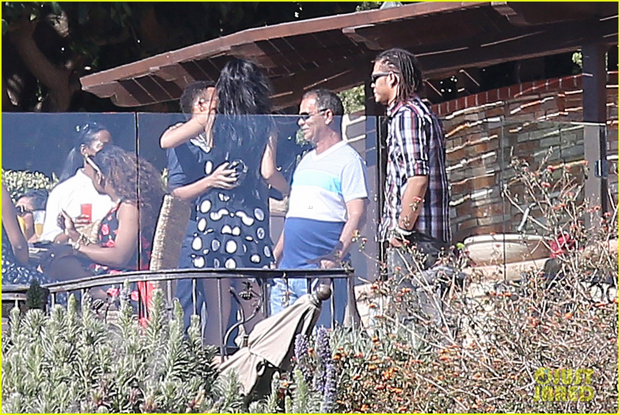 rihanna spends mothers day with family at malibu mansion 22