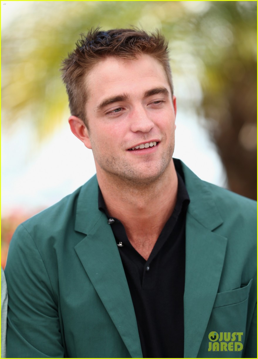 robert pattinson the rover photo call cannes 103116177