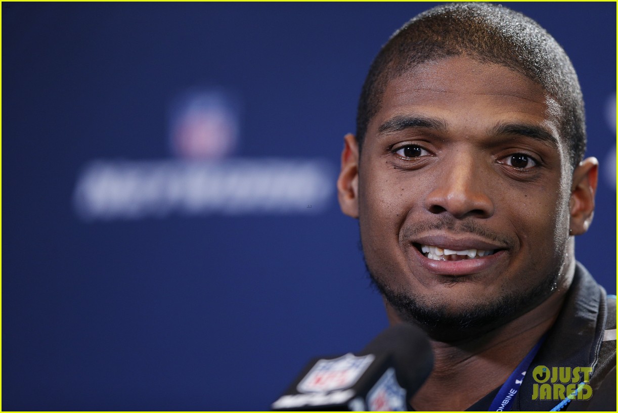 michael sam drafted first openly gay nfl player 083110297