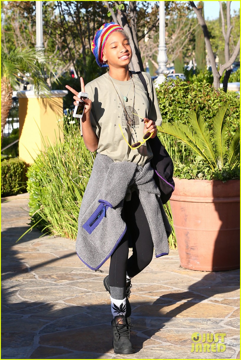 willow smith wears socks with marijuana leaf on the front 073102954